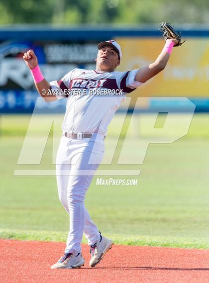 Thumbnail 2 in Kenedy vs. Shiner (UIL 2A Regional Semifinals) photogallery.