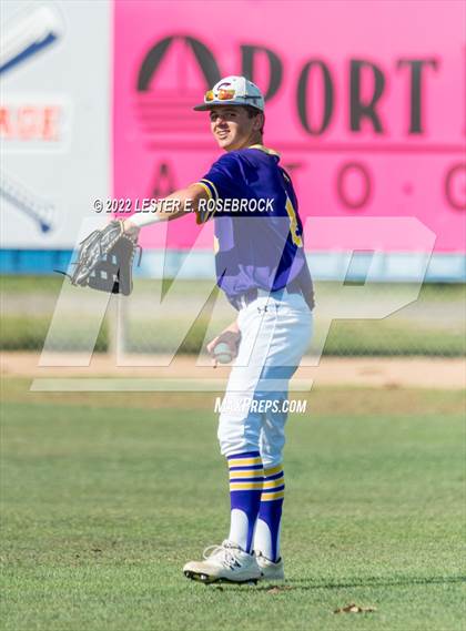Thumbnail 3 in Kenedy vs. Shiner (UIL 2A Regional Semifinals) photogallery.