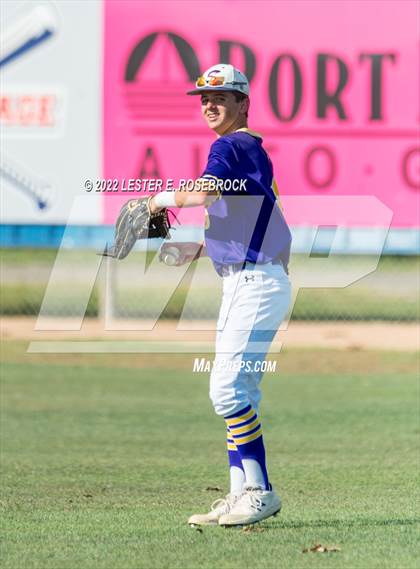 Thumbnail 2 in Kenedy vs. Shiner (UIL 2A Regional Semifinals) photogallery.