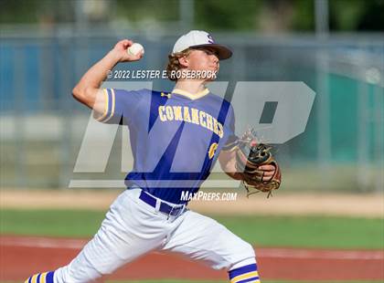Thumbnail 1 in Kenedy vs. Shiner (UIL 2A Regional Semifinals) photogallery.