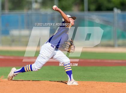 Thumbnail 2 in Kenedy vs. Shiner (UIL 2A Regional Semifinals) photogallery.
