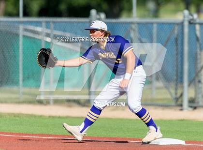 Thumbnail 1 in Kenedy vs. Shiner (UIL 2A Regional Semifinals) photogallery.