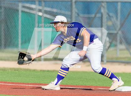 Thumbnail 3 in Kenedy vs. Shiner (UIL 2A Regional Semifinals) photogallery.