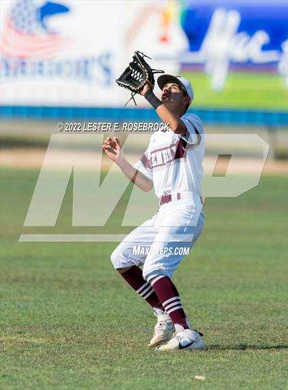 Thumbnail 3 in Kenedy vs. Shiner (UIL 2A Regional Semifinals) photogallery.