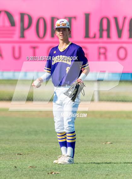 Thumbnail 1 in Kenedy vs. Shiner (UIL 2A Regional Semifinals) photogallery.