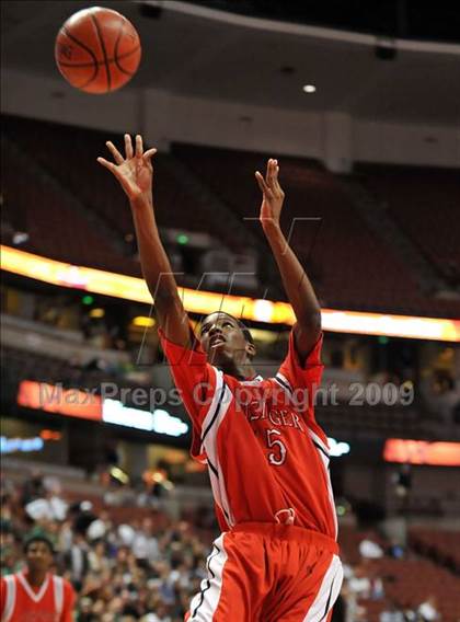 Thumbnail 2 in Leuzinger vs. Thousand Oaks (CIF SS D2AA Final) photogallery.
