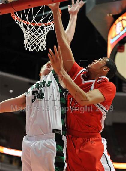 Thumbnail 3 in Leuzinger vs. Thousand Oaks (CIF SS D2AA Final) photogallery.
