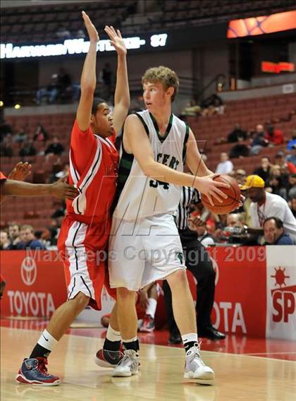 Thumbnail 3 in Leuzinger vs. Thousand Oaks (CIF SS D2AA Final) photogallery.