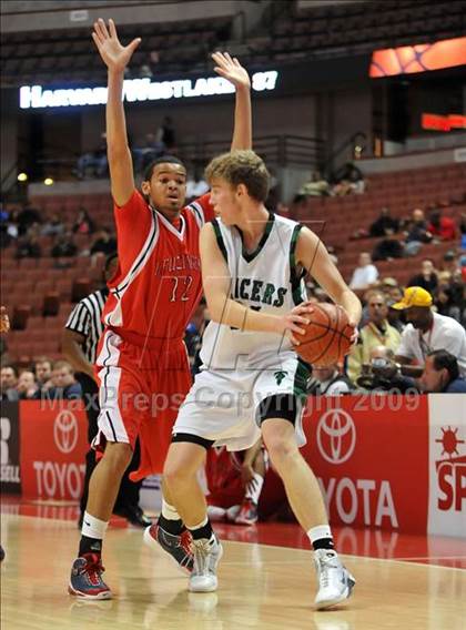 Thumbnail 2 in Leuzinger vs. Thousand Oaks (CIF SS D2AA Final) photogallery.