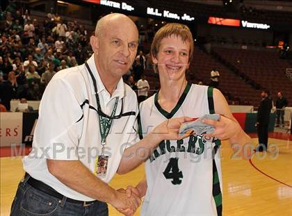 Thumbnail 2 in Leuzinger vs. Thousand Oaks (CIF SS D2AA Final) photogallery.