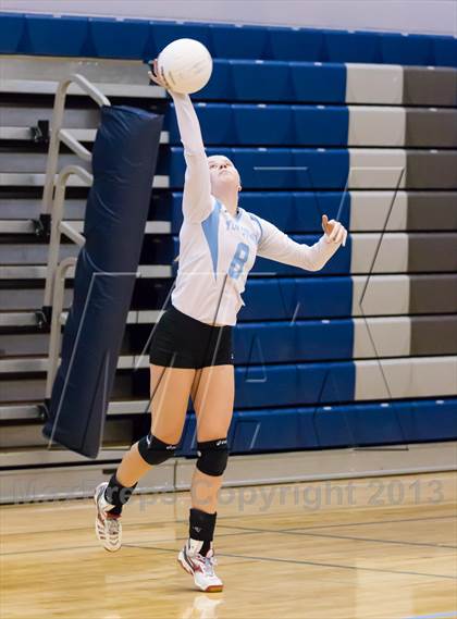 Thumbnail 3 in Yorktown vs Washington-Lee Freshman (Jr. Volleyball Brawl II Final) photogallery.