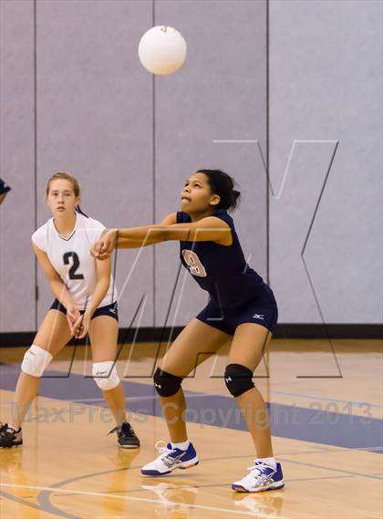 Thumbnail 3 in Yorktown vs Washington-Lee Freshman (Jr. Volleyball Brawl II Final) photogallery.