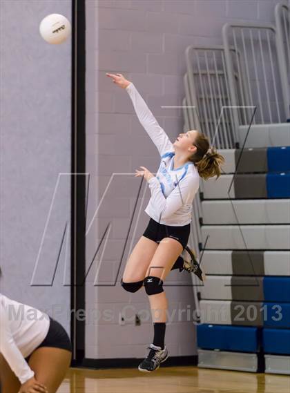 Thumbnail 2 in Yorktown vs Washington-Lee Freshman (Jr. Volleyball Brawl II Final) photogallery.