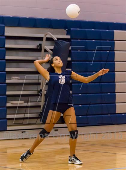 Thumbnail 2 in Yorktown vs Washington-Lee Freshman (Jr. Volleyball Brawl II Final) photogallery.