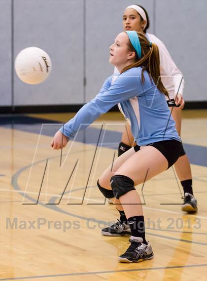Thumbnail 1 in Yorktown vs Washington-Lee Freshman (Jr. Volleyball Brawl II Final) photogallery.