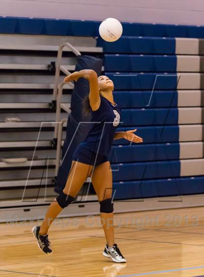Thumbnail 3 in Yorktown vs Washington-Lee Freshman (Jr. Volleyball Brawl II Final) photogallery.