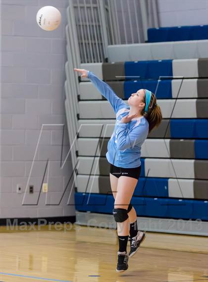 Thumbnail 3 in Yorktown vs Washington-Lee Freshman (Jr. Volleyball Brawl II Final) photogallery.