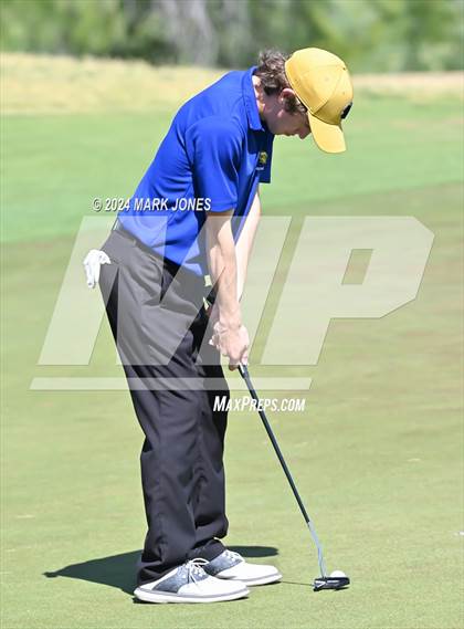 Thumbnail 2 in AIA Division III State Championship photogallery.