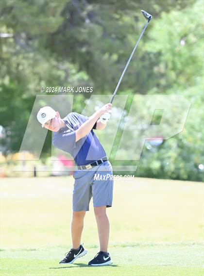 Thumbnail 2 in AIA Division III State Championship photogallery.