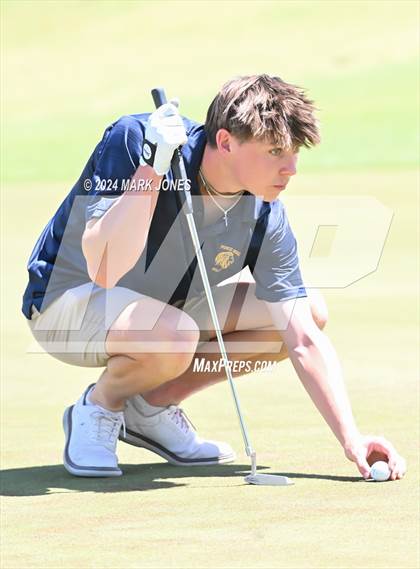 Thumbnail 2 in AIA Division III State Championship photogallery.