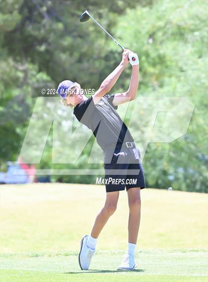 Thumbnail 2 in AIA Division III State Championship photogallery.