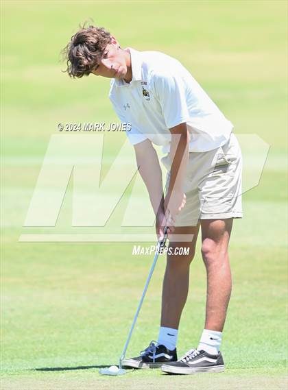 Thumbnail 3 in AIA Division III State Championship photogallery.