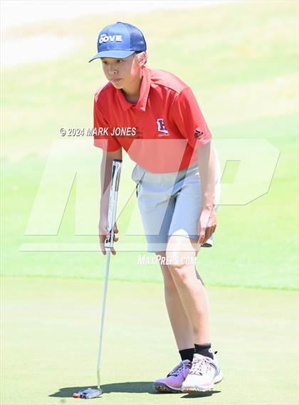 Thumbnail 2 in AIA Division III State Championship photogallery.
