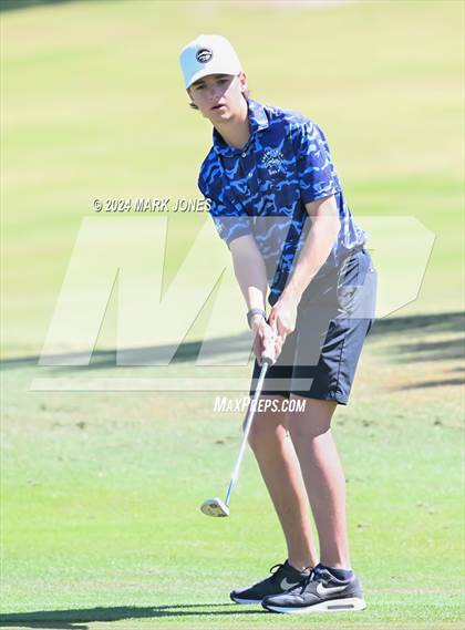 Thumbnail 2 in AIA Division III State Championship photogallery.
