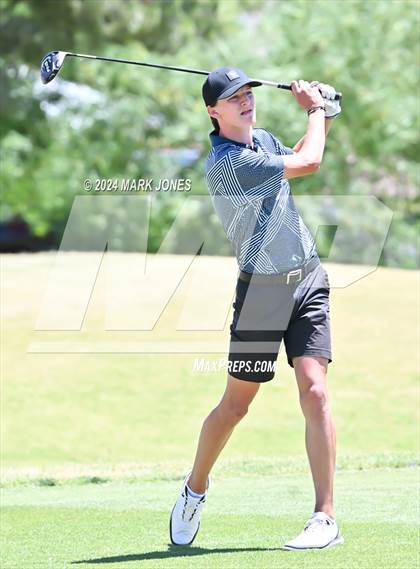 Thumbnail 2 in AIA Division III State Championship photogallery.