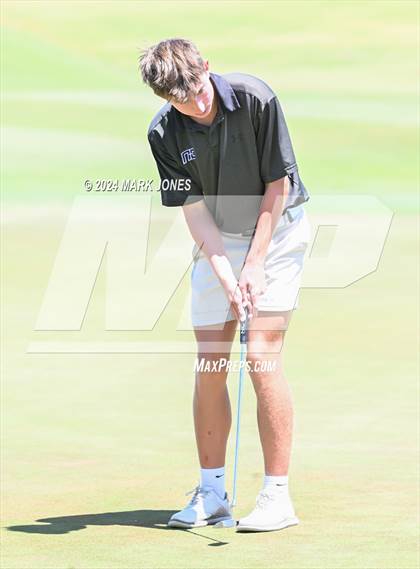 Thumbnail 3 in AIA Division III State Championship photogallery.