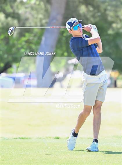 Thumbnail 2 in AIA Division III State Championship photogallery.