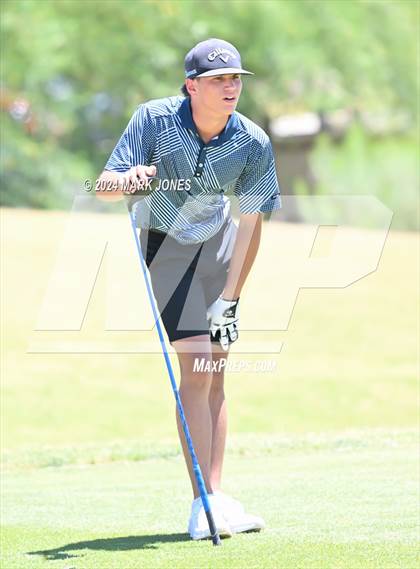 Thumbnail 2 in AIA Division III State Championship photogallery.
