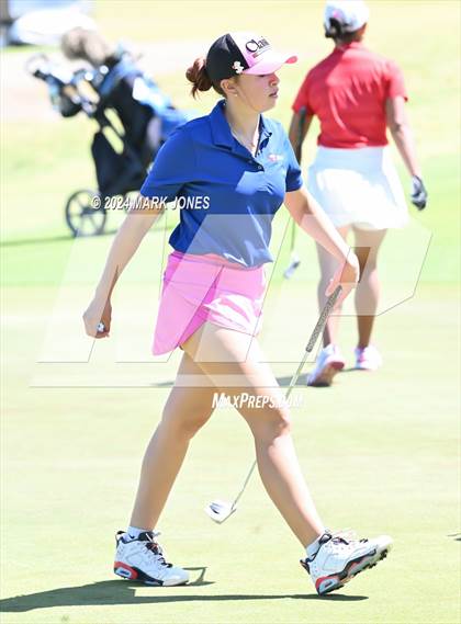 Thumbnail 2 in AIA Division III State Championship photogallery.