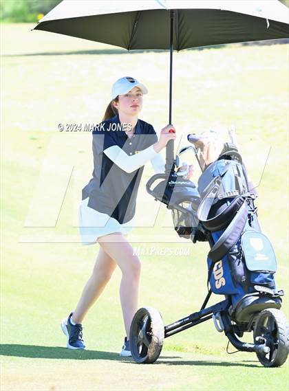 Thumbnail 2 in AIA Division III State Championship photogallery.