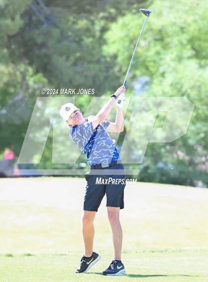 Thumbnail 2 in AIA Division III State Championship photogallery.