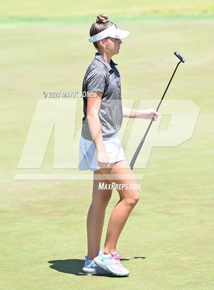 Thumbnail 3 in AIA Division III State Championship photogallery.