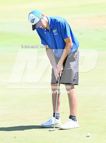 Thumbnail 2 in AIA Division III State Championship photogallery.