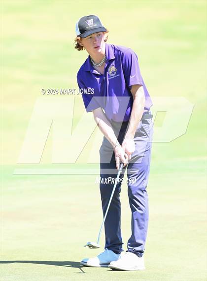 Thumbnail 2 in AIA Division III State Championship photogallery.