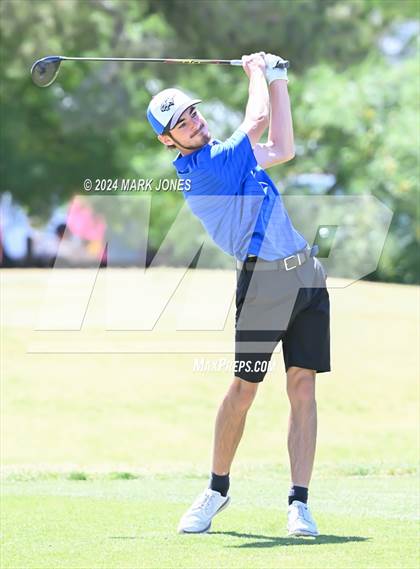 Thumbnail 2 in AIA Division III State Championship photogallery.