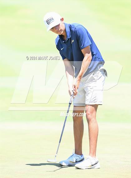 Thumbnail 3 in AIA Division III State Championship photogallery.