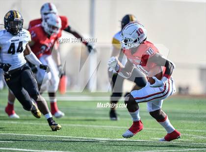 Thumbnail 3 in Lake Travis vs. Brennan (UIL 6A D1 Quarterfinal Playoff) photogallery.