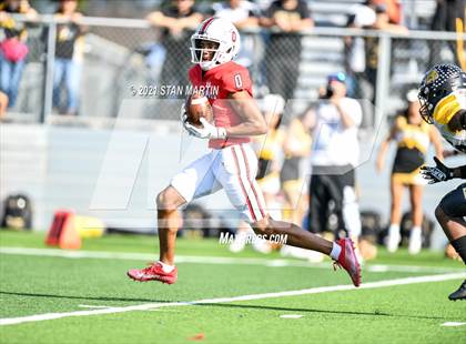 Thumbnail 1 in Lake Travis vs. Brennan (UIL 6A D1 Quarterfinal Playoff) photogallery.