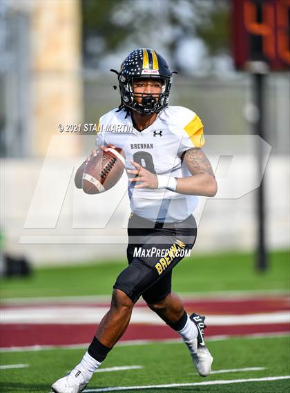 Thumbnail 3 in Lake Travis vs. Brennan (UIL 6A D1 Quarterfinal Playoff) photogallery.