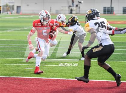 Thumbnail 3 in Lake Travis vs. Brennan (UIL 6A D1 Quarterfinal Playoff) photogallery.