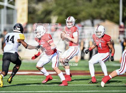 Thumbnail 3 in Lake Travis vs. Brennan (UIL 6A D1 Quarterfinal Playoff) photogallery.