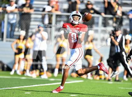 Thumbnail 3 in Lake Travis vs. Brennan (UIL 6A D1 Quarterfinal Playoff) photogallery.