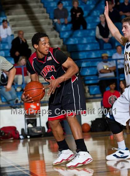 Thumbnail 3 in Highland Park vs. Liberty (UIL 4A Bi-District Playoffs) photogallery.
