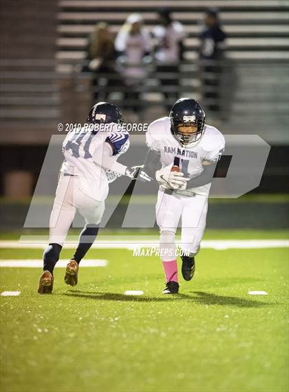 Thumbnail 2 in Pilaski vs. Muskego (WIAA D1 Round 1) photogallery.