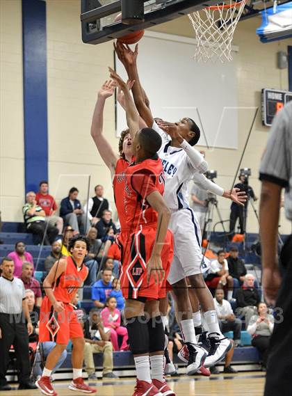 Thumbnail 2 in Lake Highland Prep @ Berkeley Prep (Berkely Basketball Invitational) photogallery.