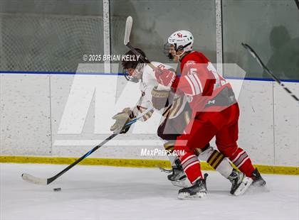 Thumbnail 2 in Catholic Memorial vs Boston College High (Catholic Conference Showcase) photogallery.